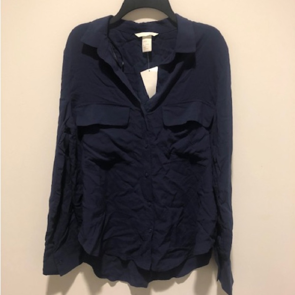 H&M Women’s buttoned up blouse